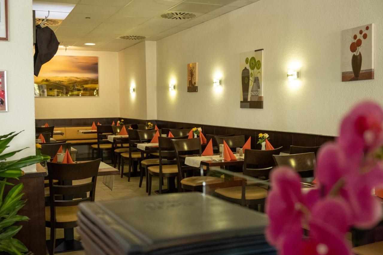 Gasthof Schnitzelhaus Und Stadt Rosbach